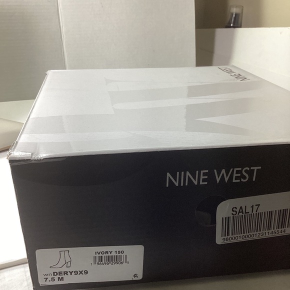 NINE WEST Women's Dery9x9 Ankle Boot - Picture 6 of 6